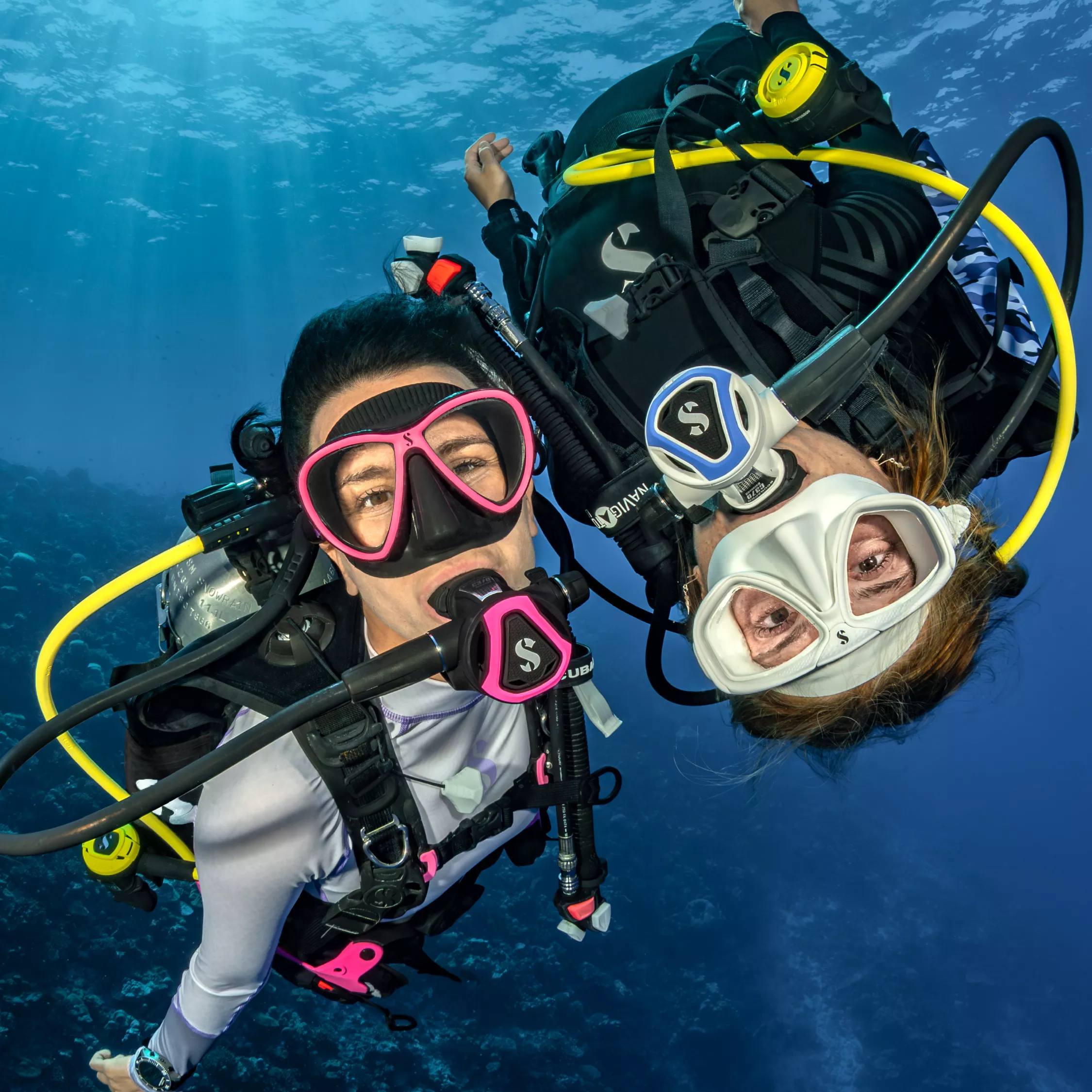 C370 CAPOTS COLORÉS SCUBAPRO